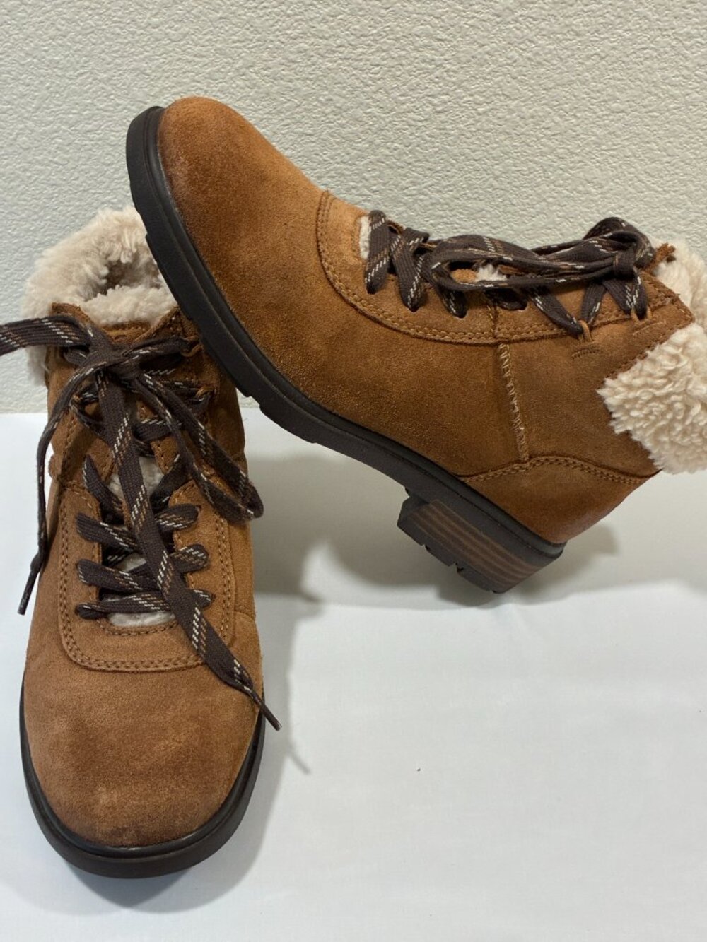 UGG Harrison Cozy Lace Up Suede Boot Chestnut Waterproof Women 9 EUC